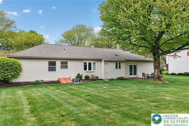 1524 Magnolia Drive, Upper Macungie Twp, PA 18069