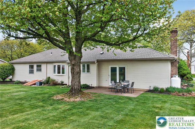 1524 Magnolia Drive, Upper Macungie Twp, PA 18069