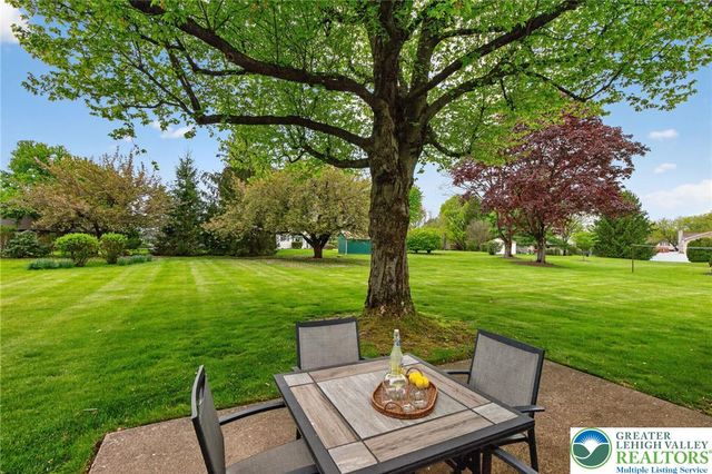 1524 Magnolia Drive, Upper Macungie Twp, PA 18069