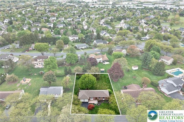 1524 Magnolia Drive, Upper Macungie Twp, PA 18069