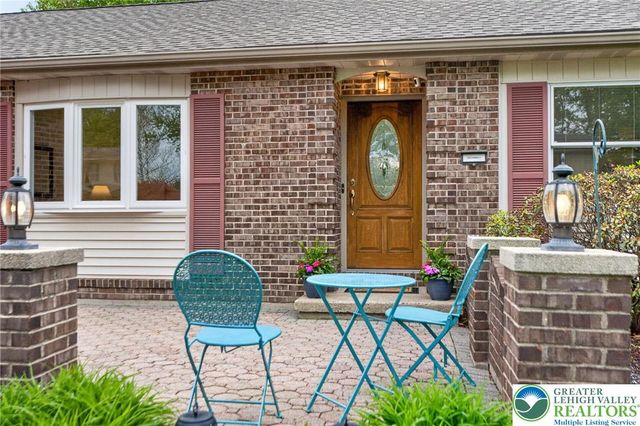 1524 Magnolia Drive, Upper Macungie Twp, PA 18069