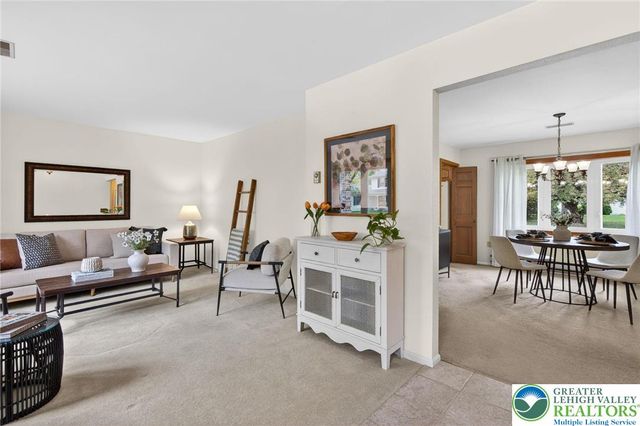 1524 Magnolia Drive, Upper Macungie Twp, PA 18069