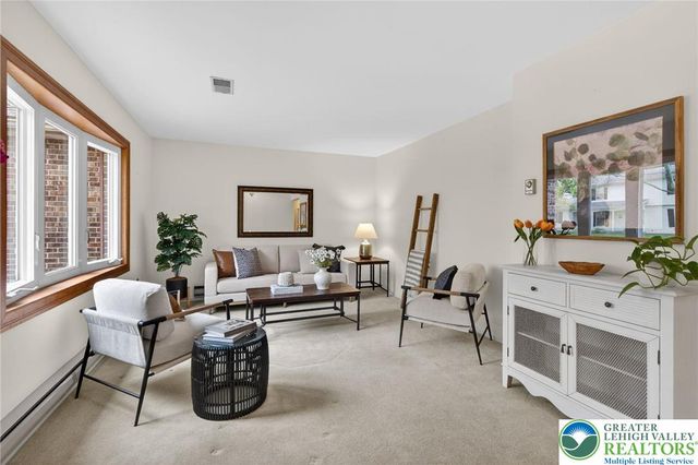 1524 Magnolia Drive, Upper Macungie Twp, PA 18069