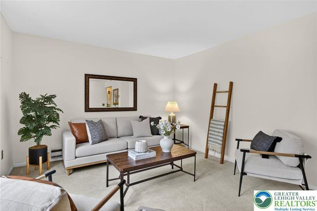 1524 Magnolia Drive, Upper Macungie Twp, PA 18069