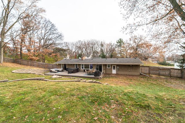 112 Sabra Court, Apple Valley, MN 55124