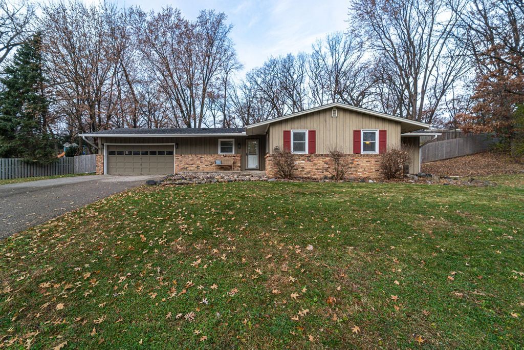 112 Sabra Court, Apple Valley, MN 55124