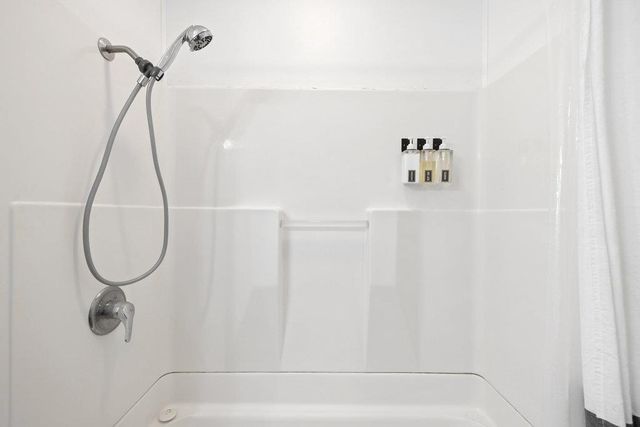 102 Ranchview DR, Johnson City, TX 78636