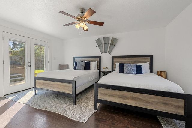 102 Ranchview DR, Johnson City, TX 78636