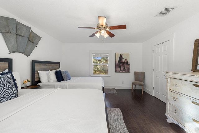 102 Ranchview DR, Johnson City, TX 78636