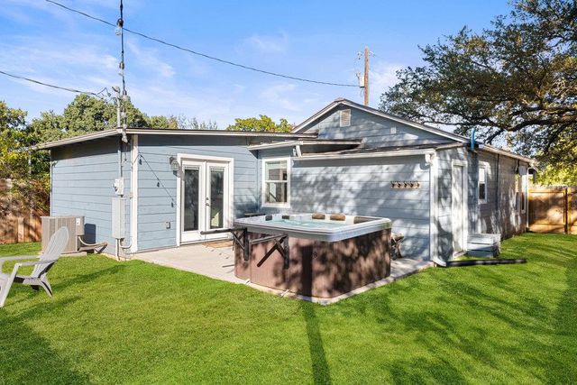 102 Ranchview DR, Johnson City, TX 78636