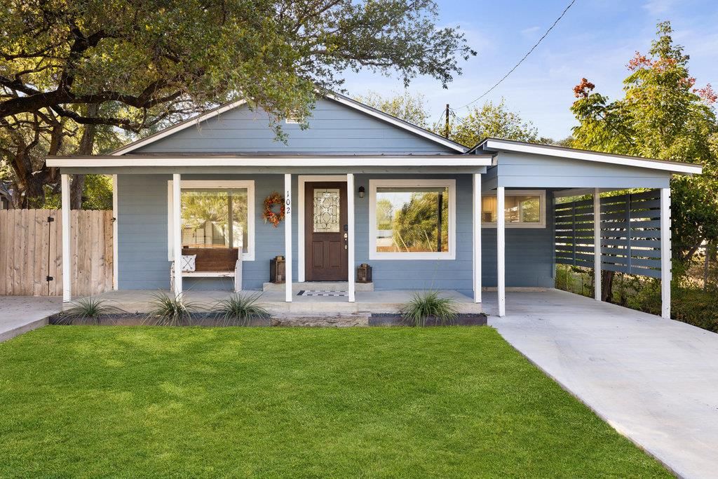 102 Ranchview DR, Johnson City, TX 78636