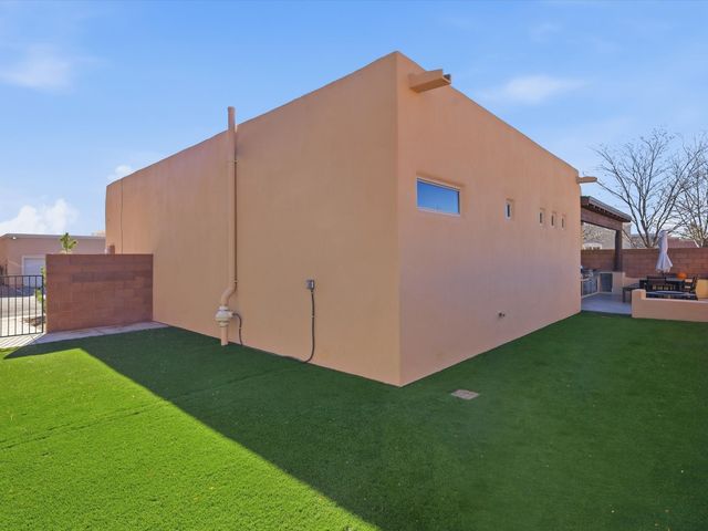 1 Whitewater Court, Santa Fe, NM 87508