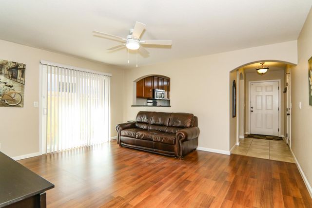 1637 Blue Beaver Way, Roseville, CA 95747