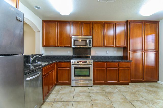 1637 Blue Beaver Way, Roseville, CA 95747