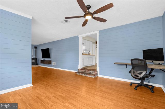 16 VIRGINIA AVE, Edgewater, MD 21037