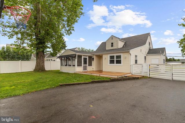 16 VIRGINIA AVE, Edgewater, MD 21037