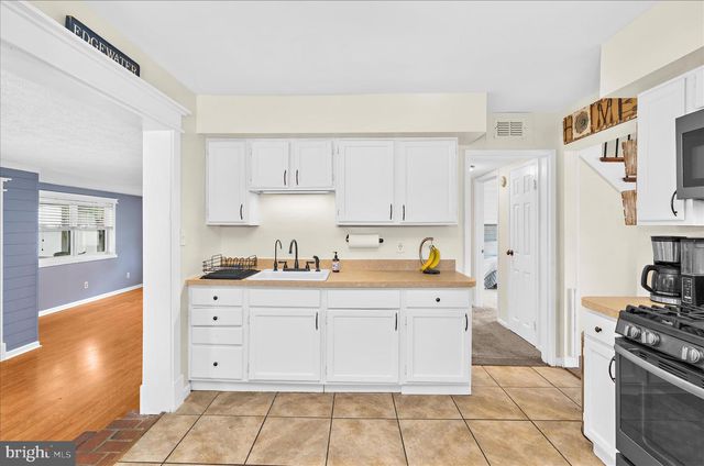 16 VIRGINIA AVE, Edgewater, MD 21037