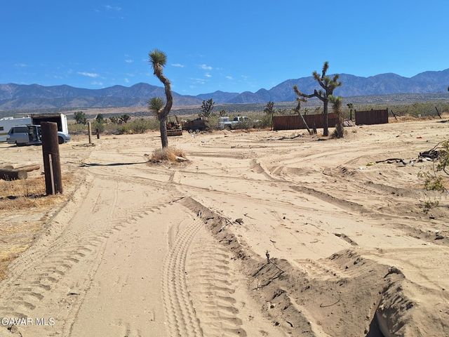 E Pb Highway Vic 187th Ste Street, Llano, CA 93544