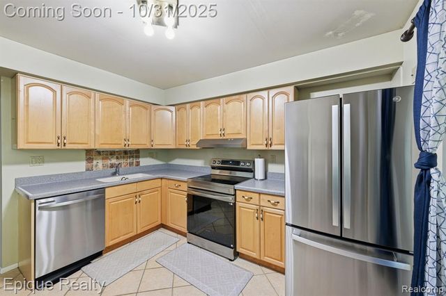 36996 Dartmoor Drive, Farmington Hills, MI 48331