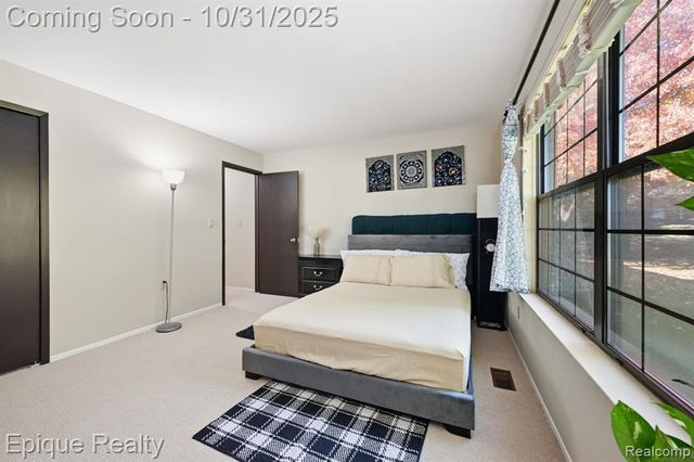 36996 Dartmoor Drive, Farmington Hills, MI 48331