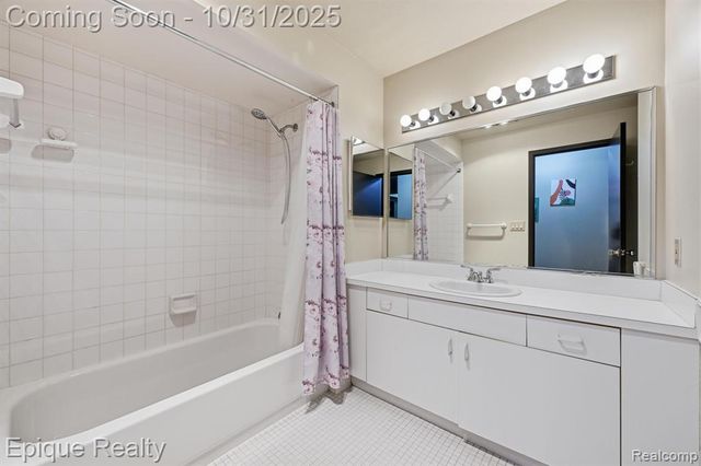 36996 Dartmoor Drive, Farmington Hills, MI 48331