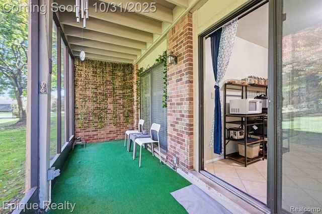 36996 Dartmoor Drive, Farmington Hills, MI 48331