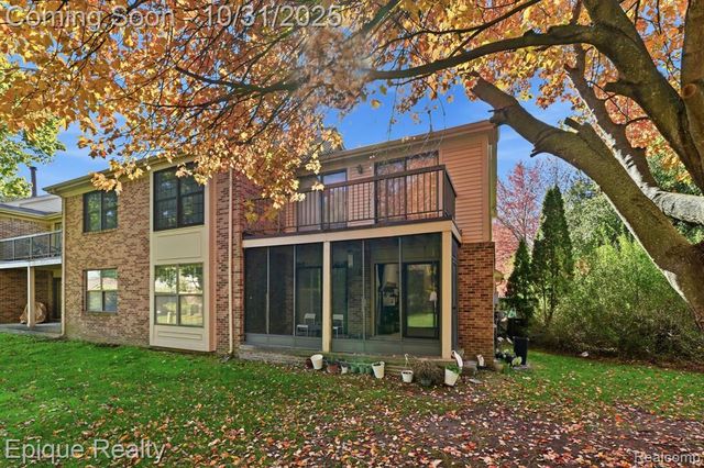 36996 Dartmoor Drive, Farmington Hills, MI 48331