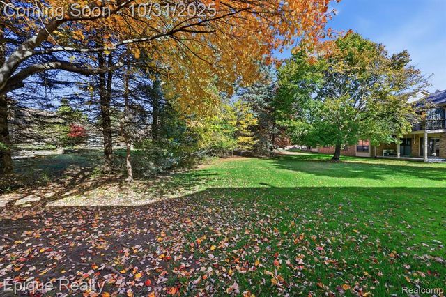 36996 Dartmoor Drive, Farmington Hills, MI 48331