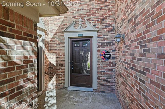 36996 Dartmoor Drive, Farmington Hills, MI 48331