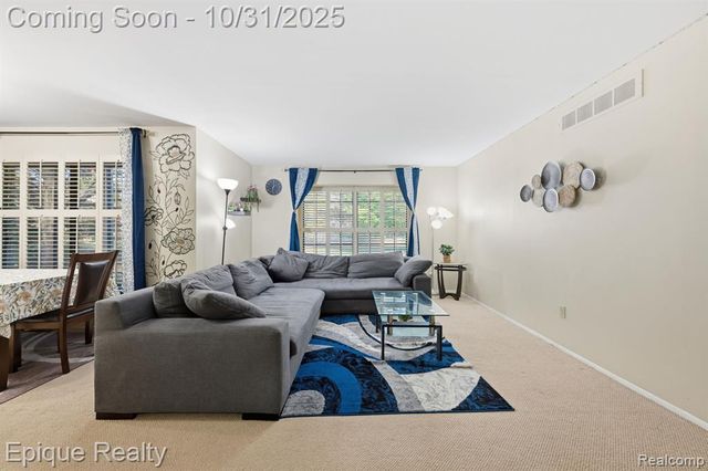 36996 Dartmoor Drive, Farmington Hills, MI 48331