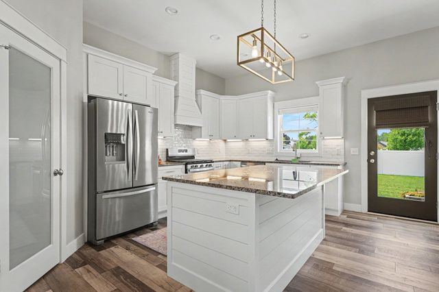 4716 N West View Drive, Bay City, MI 48706