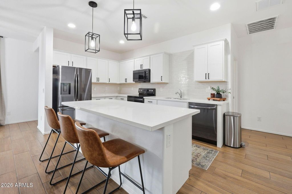 17545 W VILLA HERMOSA Lane, Surprise, AZ 85387 — photo 5