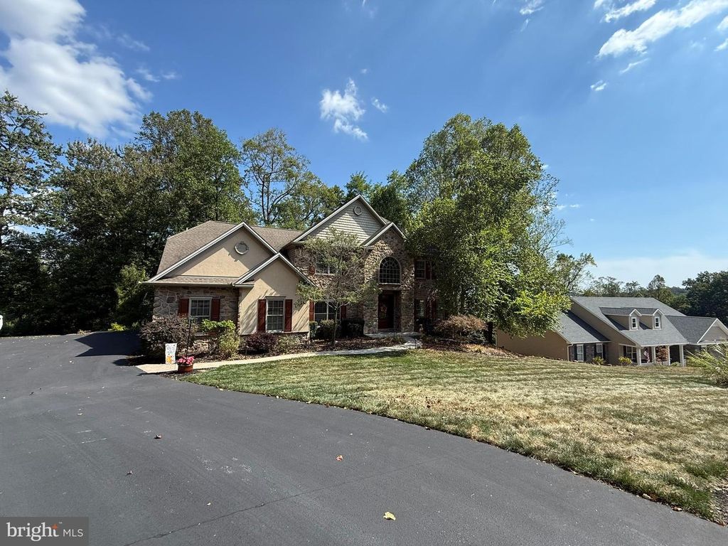 612 BLACK POWDER DR, Lewisberry, PA 17339