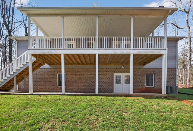1722 Country Club Road, Appomattox, VA 24522