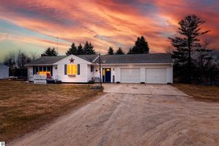 6740 S Eberhart Avenue, Clare, MI 48617