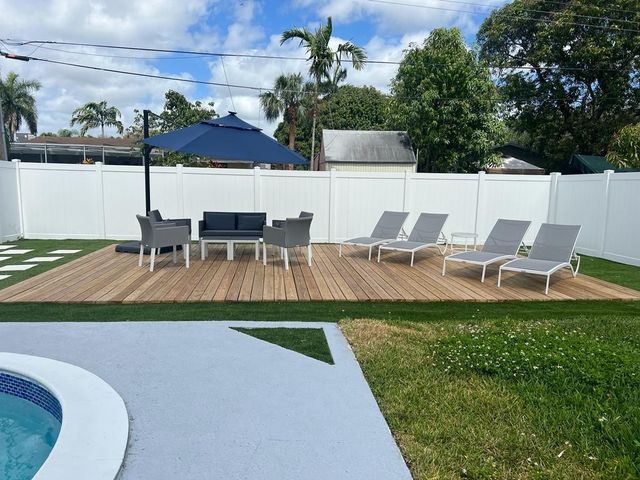 5311 Pierce Street, Hollywood, FL 33021