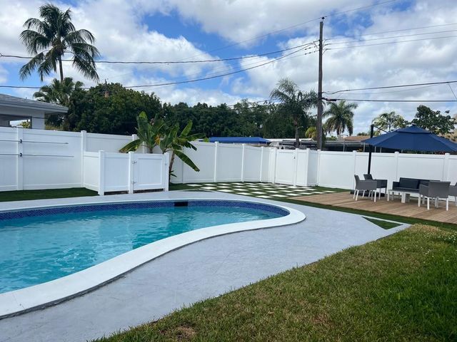5311 Pierce Street, Hollywood, FL 33021