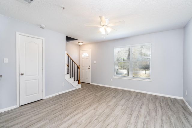 207 N Poplar Street B, Tomball, TX 77375