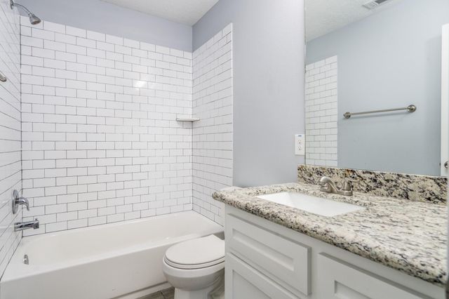 207 N Poplar Street B, Tomball, TX 77375