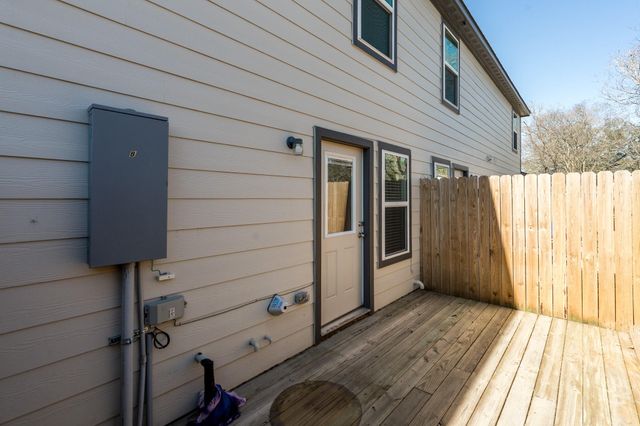 207 N Poplar Street B, Tomball, TX 77375