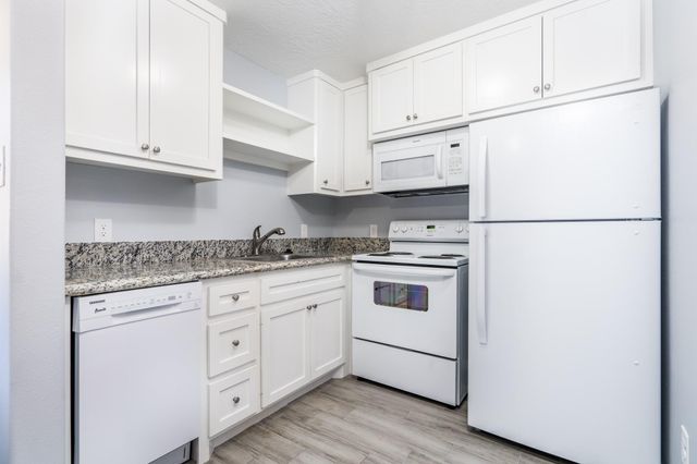 207 N Poplar Street B, Tomball, TX 77375