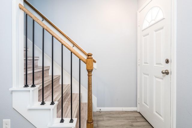 207 N Poplar Street B, Tomball, TX 77375