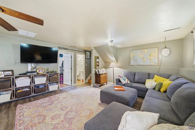 3118 SW Mulvane ST, Topeka, KS 66611