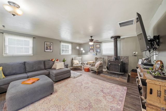 3118 SW Mulvane ST, Topeka, KS 66611