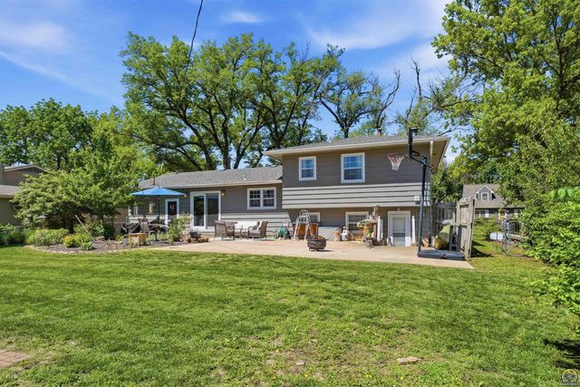 3118 SW Mulvane ST, Topeka, KS 66611