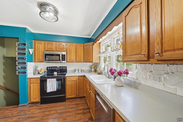 3118 SW Mulvane ST, Topeka, KS 66611