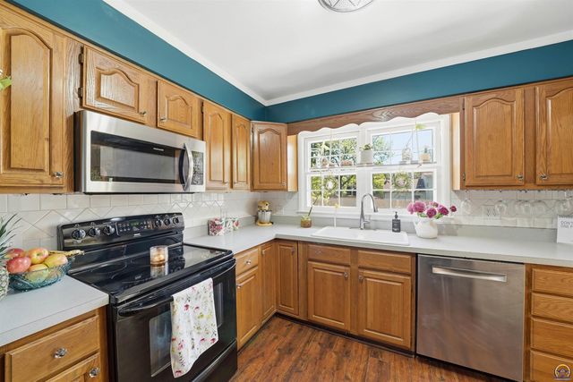 3118 SW Mulvane ST, Topeka, KS 66611