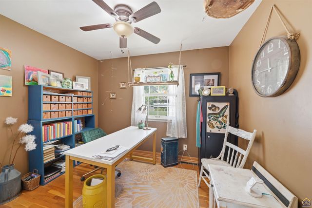 3118 SW Mulvane ST, Topeka, KS 66611