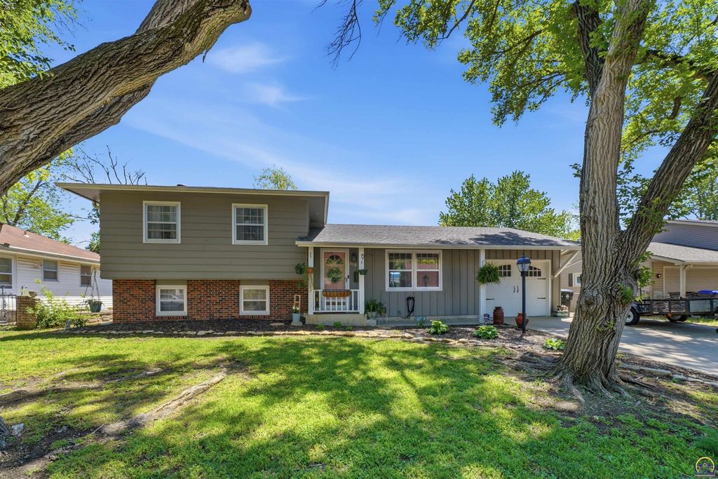 3118 SW Mulvane ST, Topeka, KS 66611