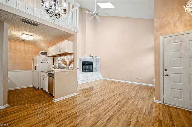 4060 Laurel Green CIR, Virginia Beach, VA 23456